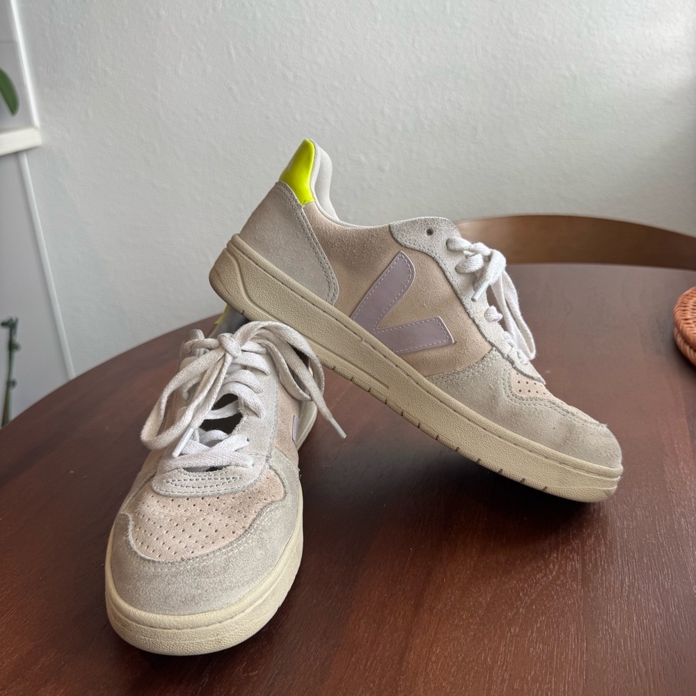 Veja V-10 Suede Multico Sable Parme